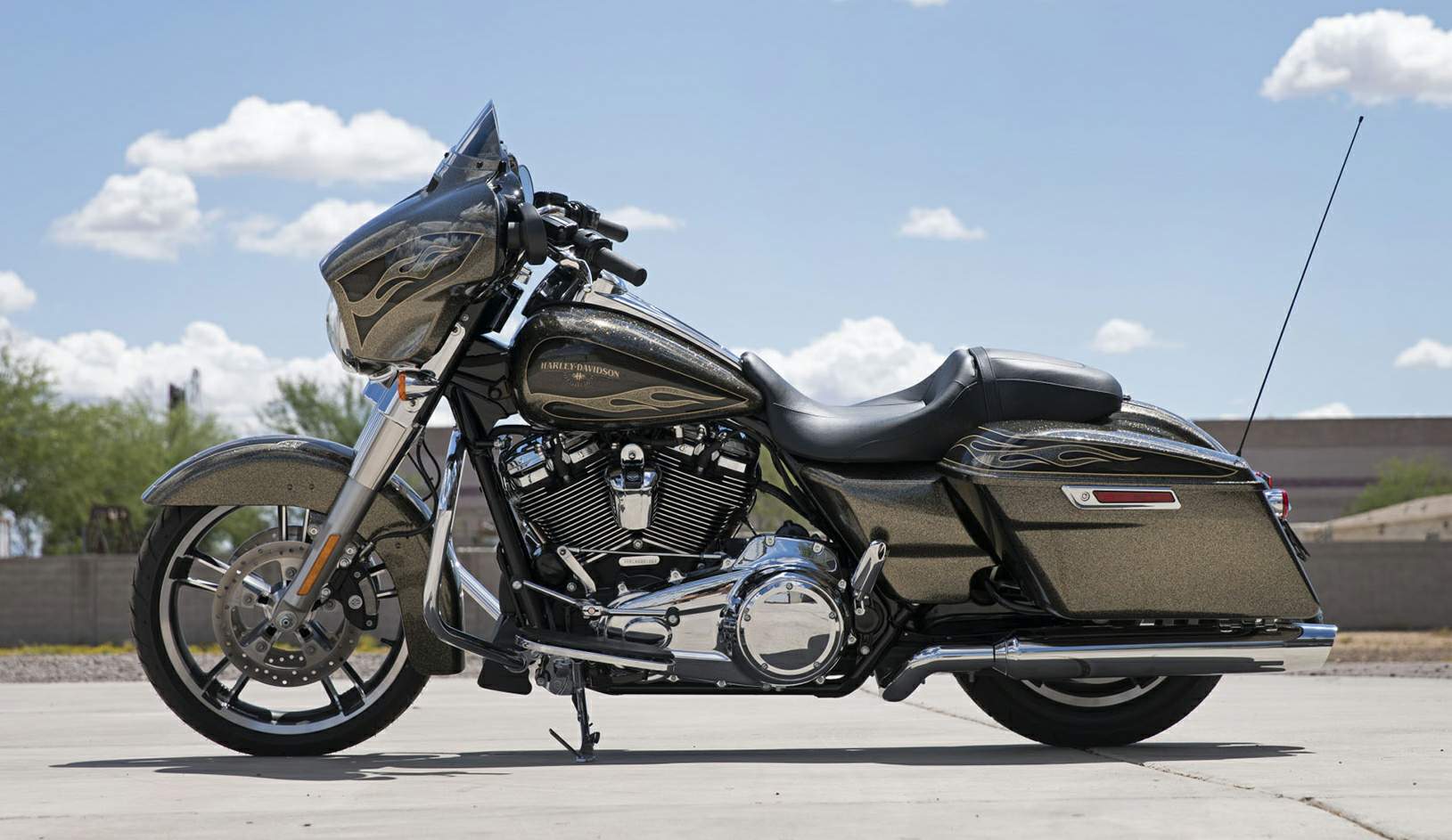 Harley davidson flhxs street shop glide special